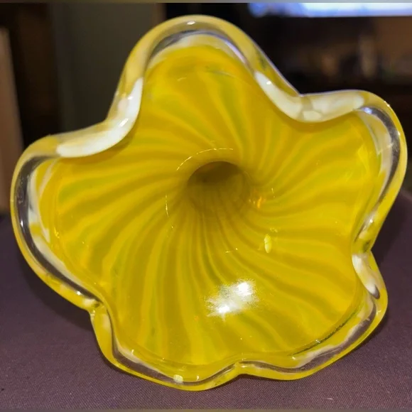 Vintage Murano Yellow Swirl Handle Glass Vase - Picture 6 of 7